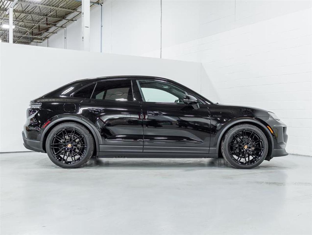 2026 Porsche Macan  Photo