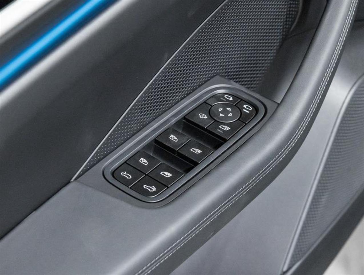 2026 Porsche Macan  Photo