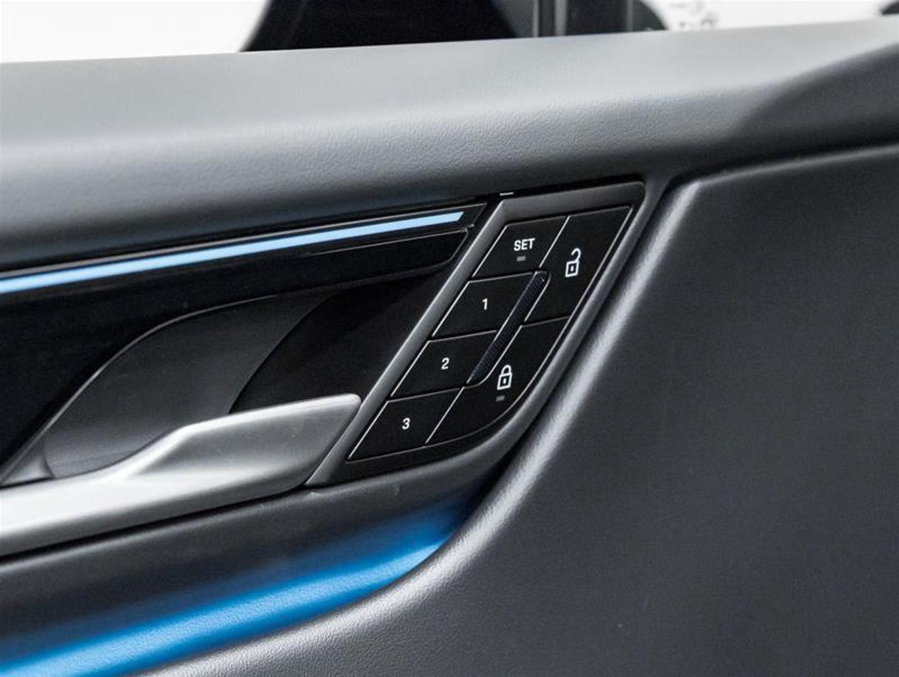2026 Porsche Macan  Photo