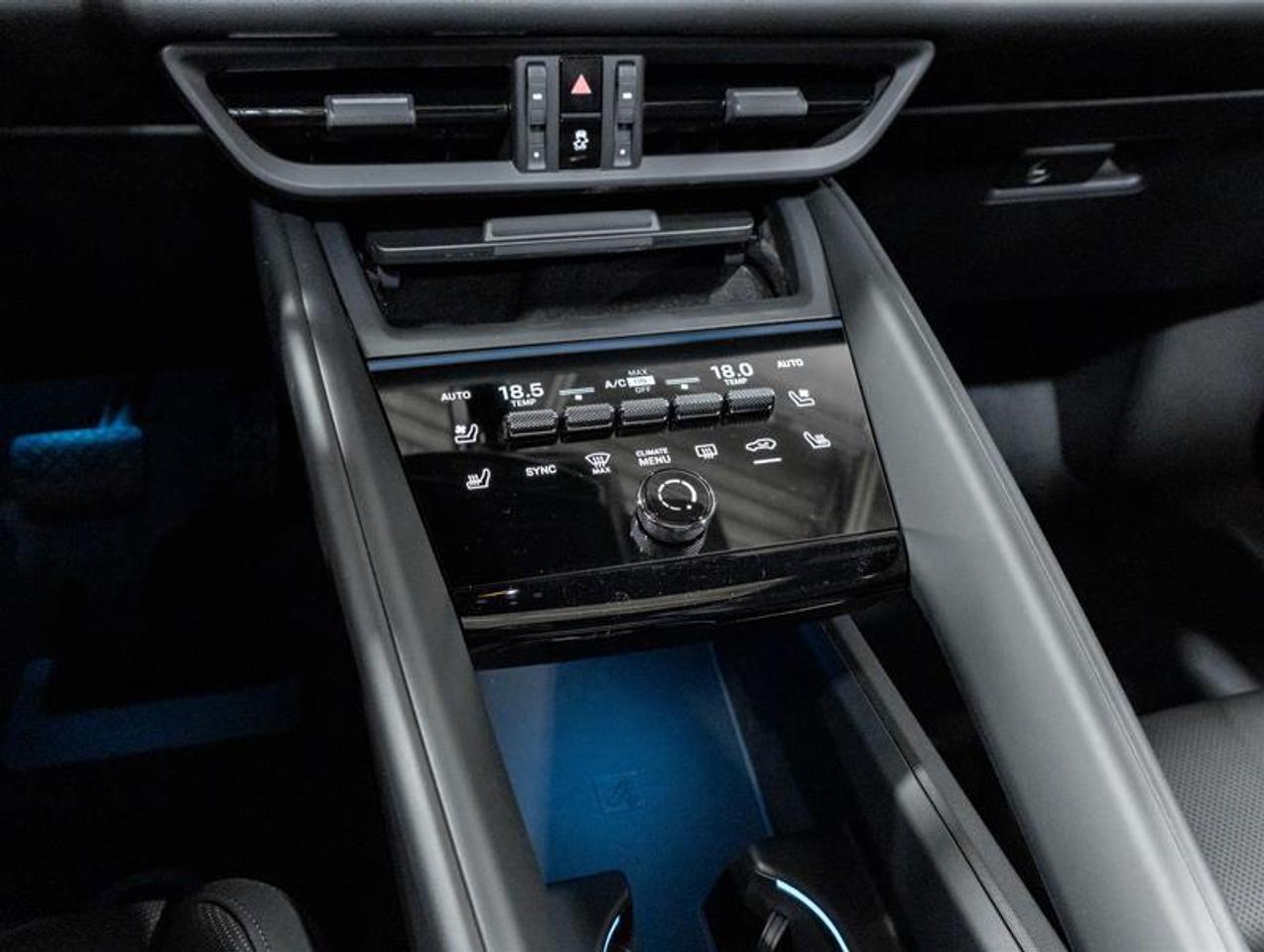 2026 Porsche Macan  Photo