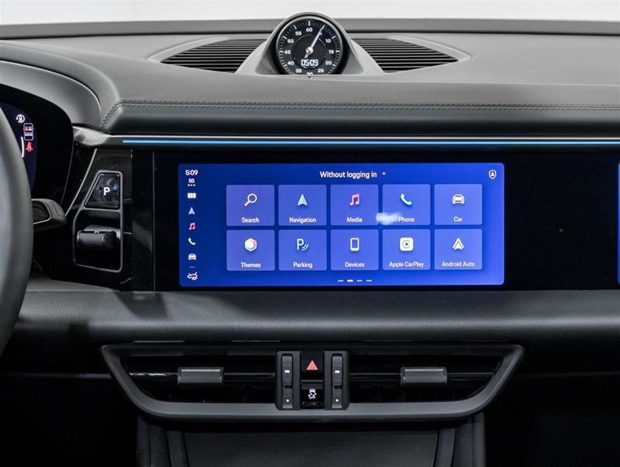 2026 Porsche Macan  Photo