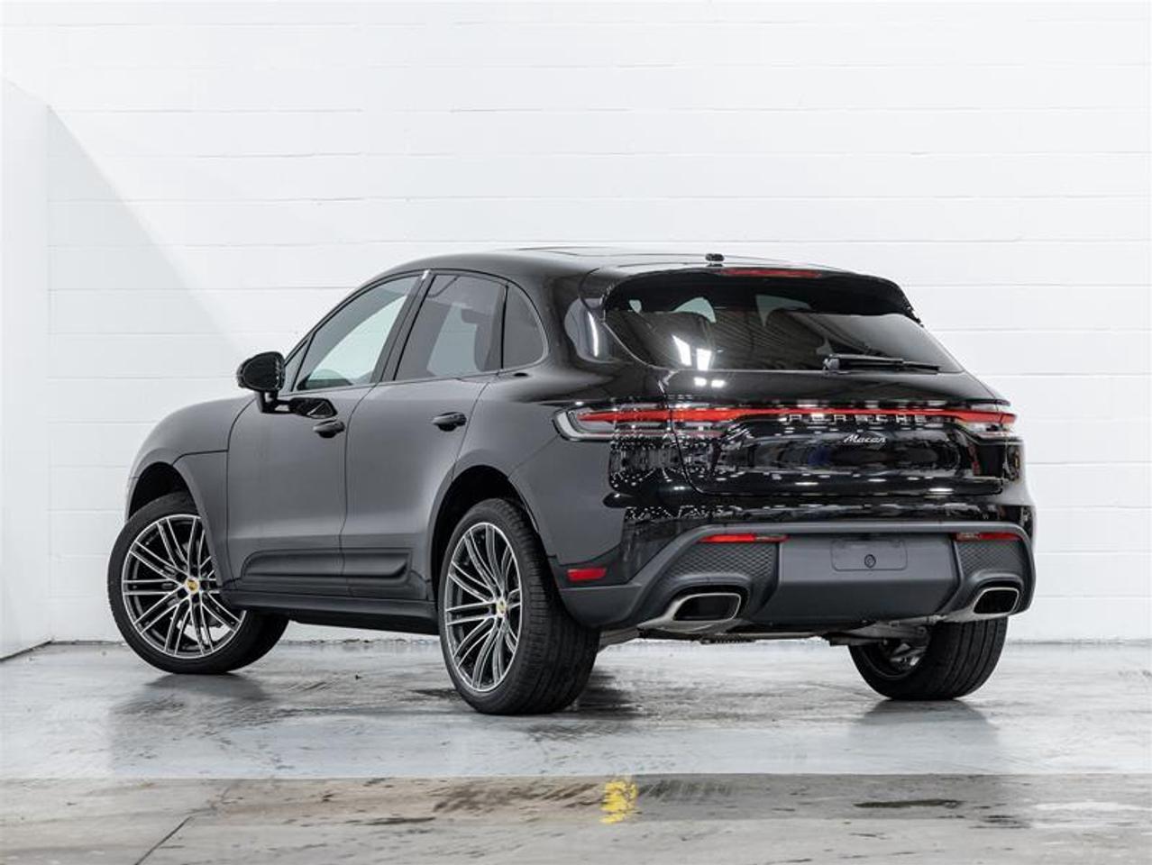 2025 Porsche Macan  Photo
