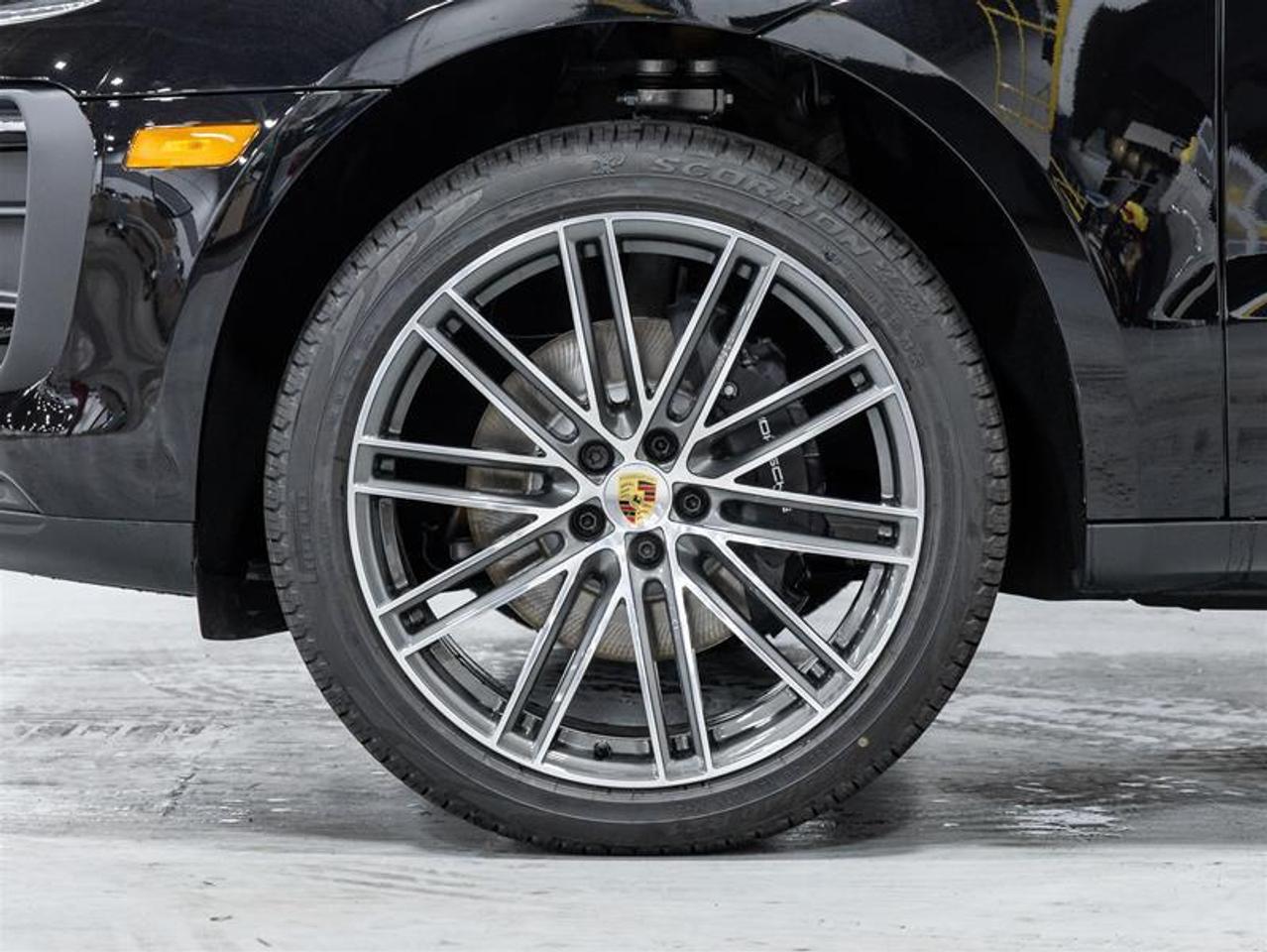 2025 Porsche Macan  Photo4
