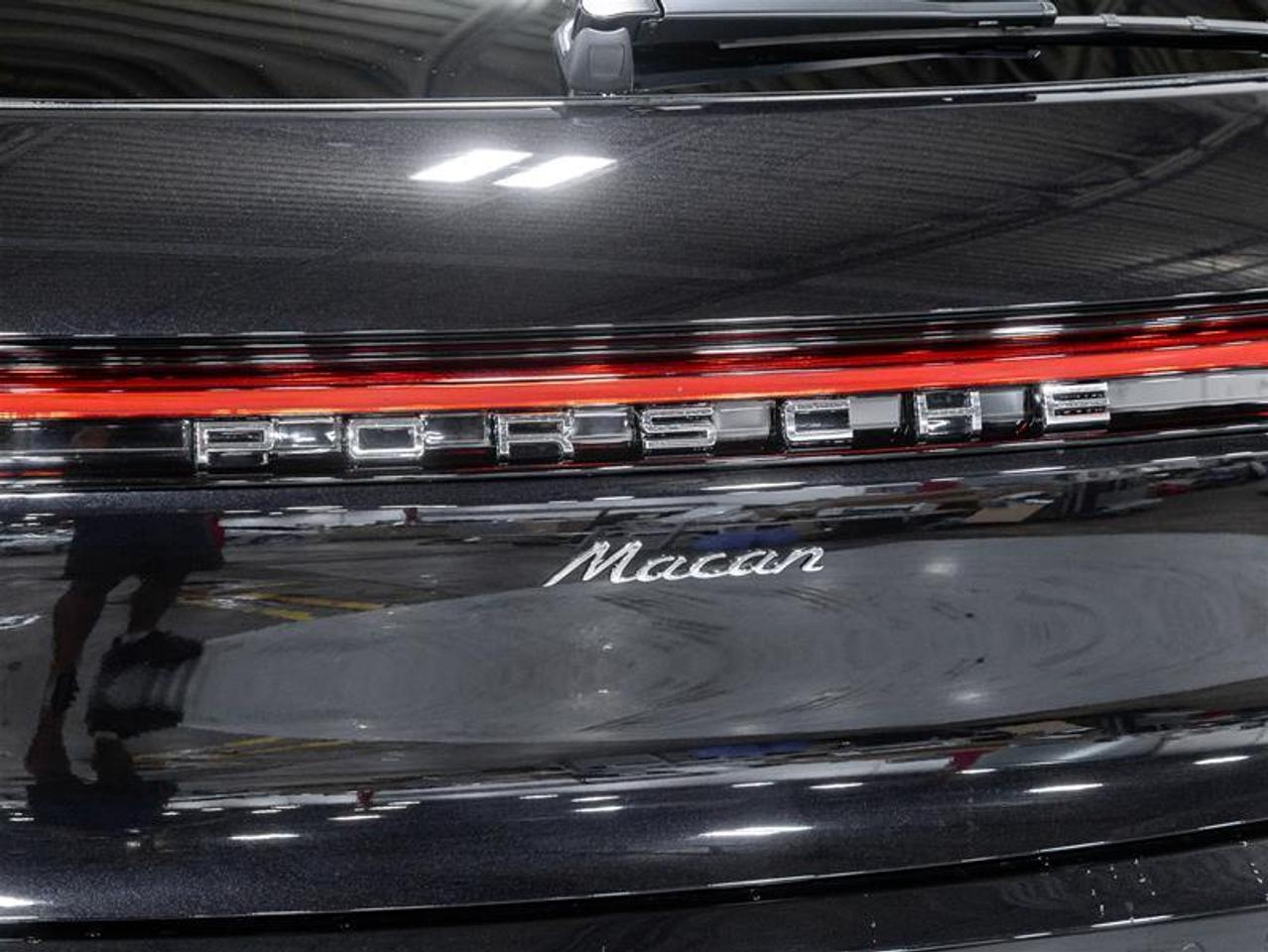 2025 Porsche Macan  Photo