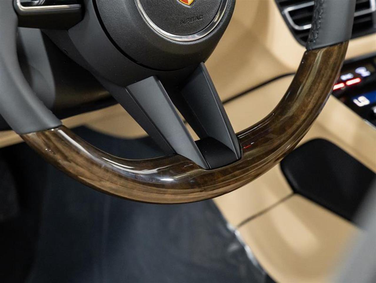 2025 Porsche Macan  Photo