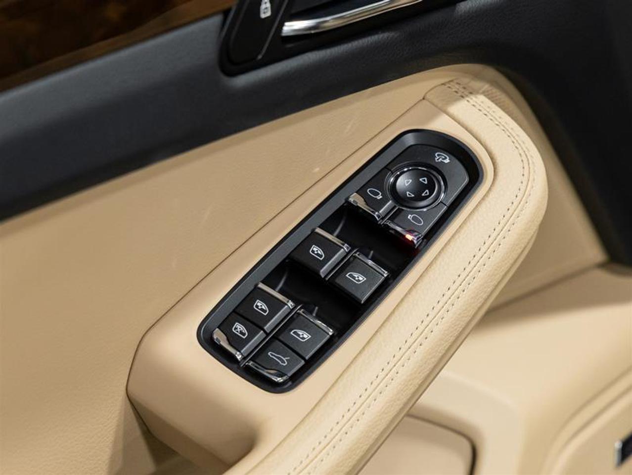 2025 Porsche Macan  Photo