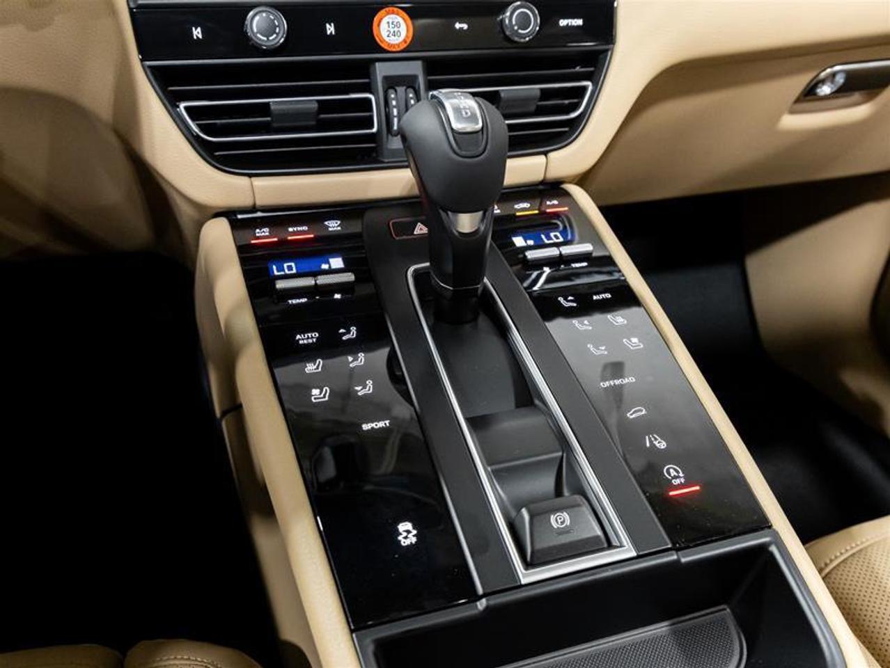 2025 Porsche Macan  Photo