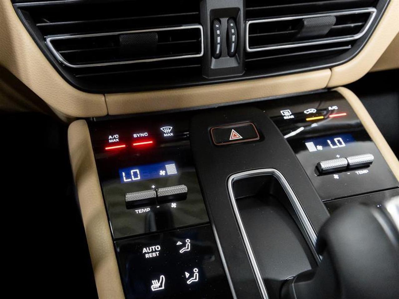 2025 Porsche Macan  Photo