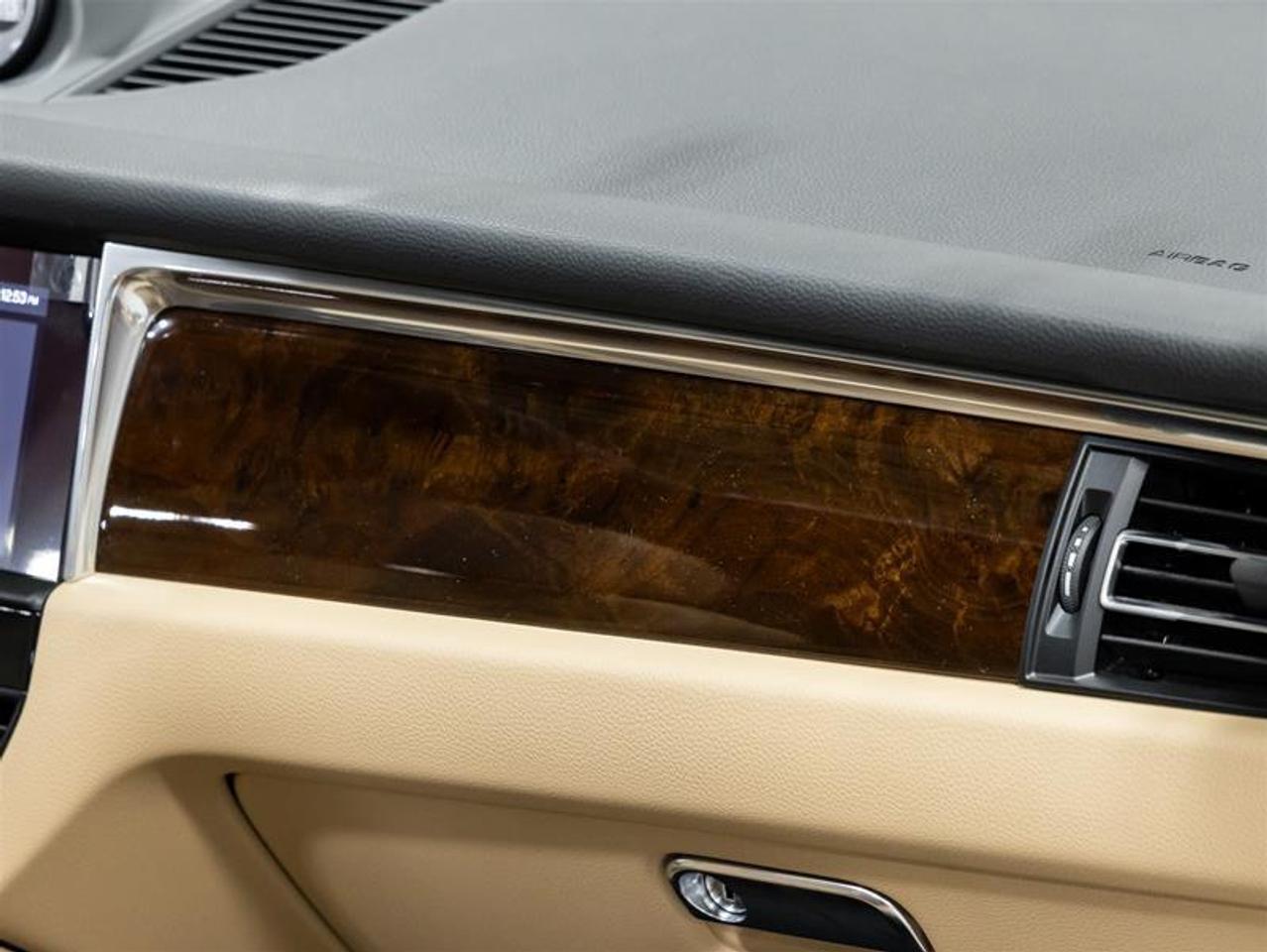 2025 Porsche Macan  Photo
