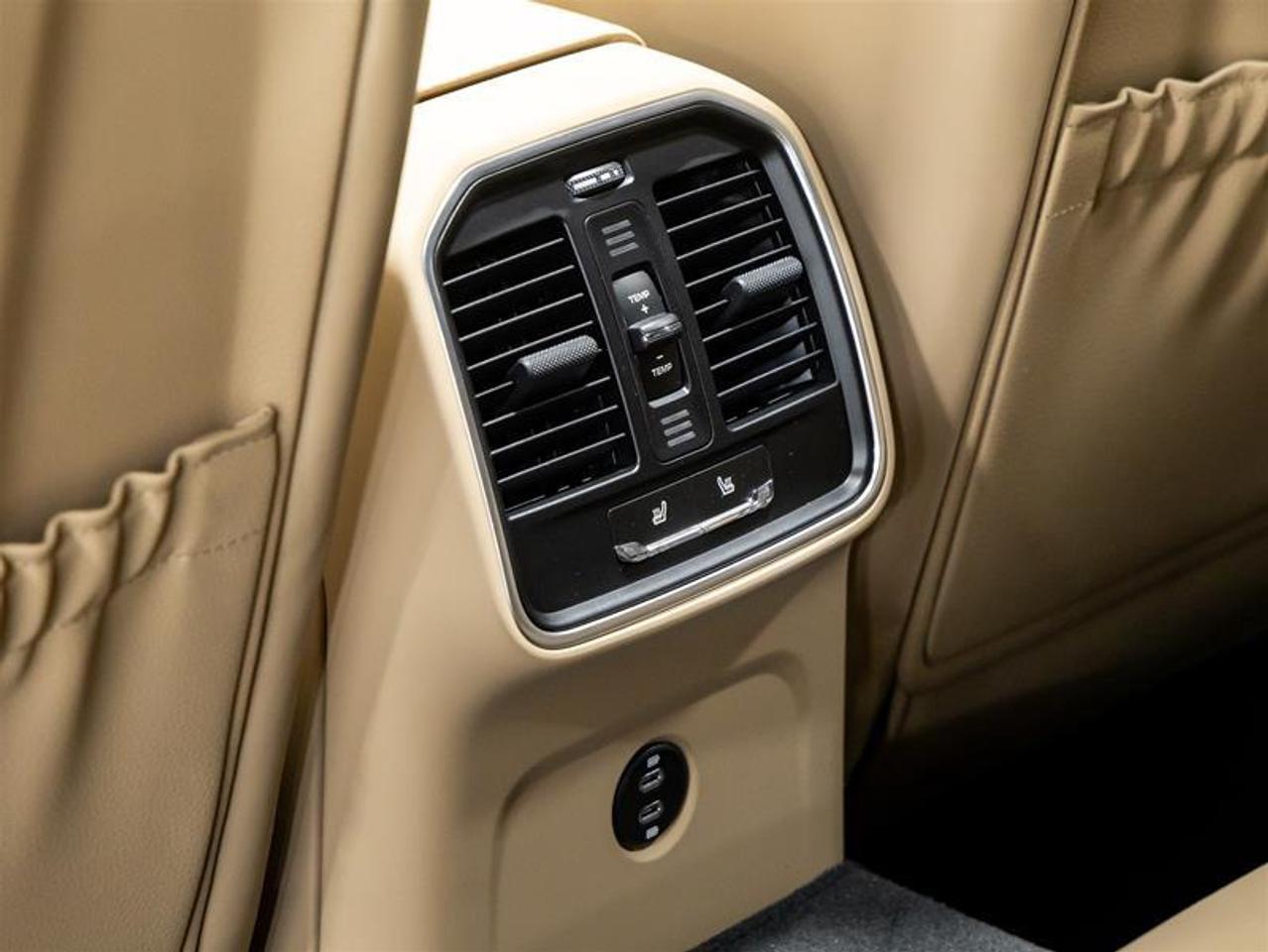 2025 Porsche Macan  Photo