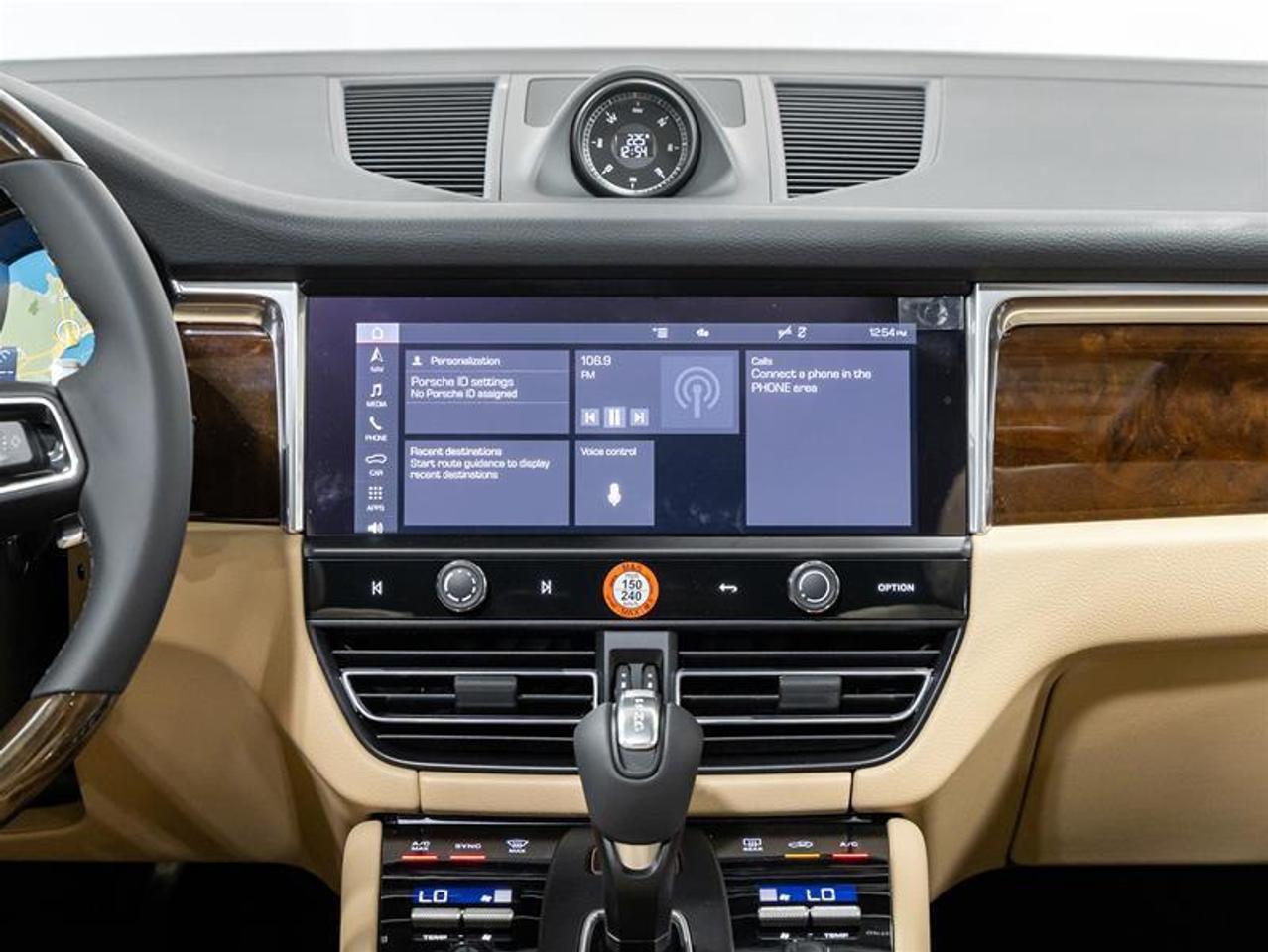 2025 Porsche Macan  Photo