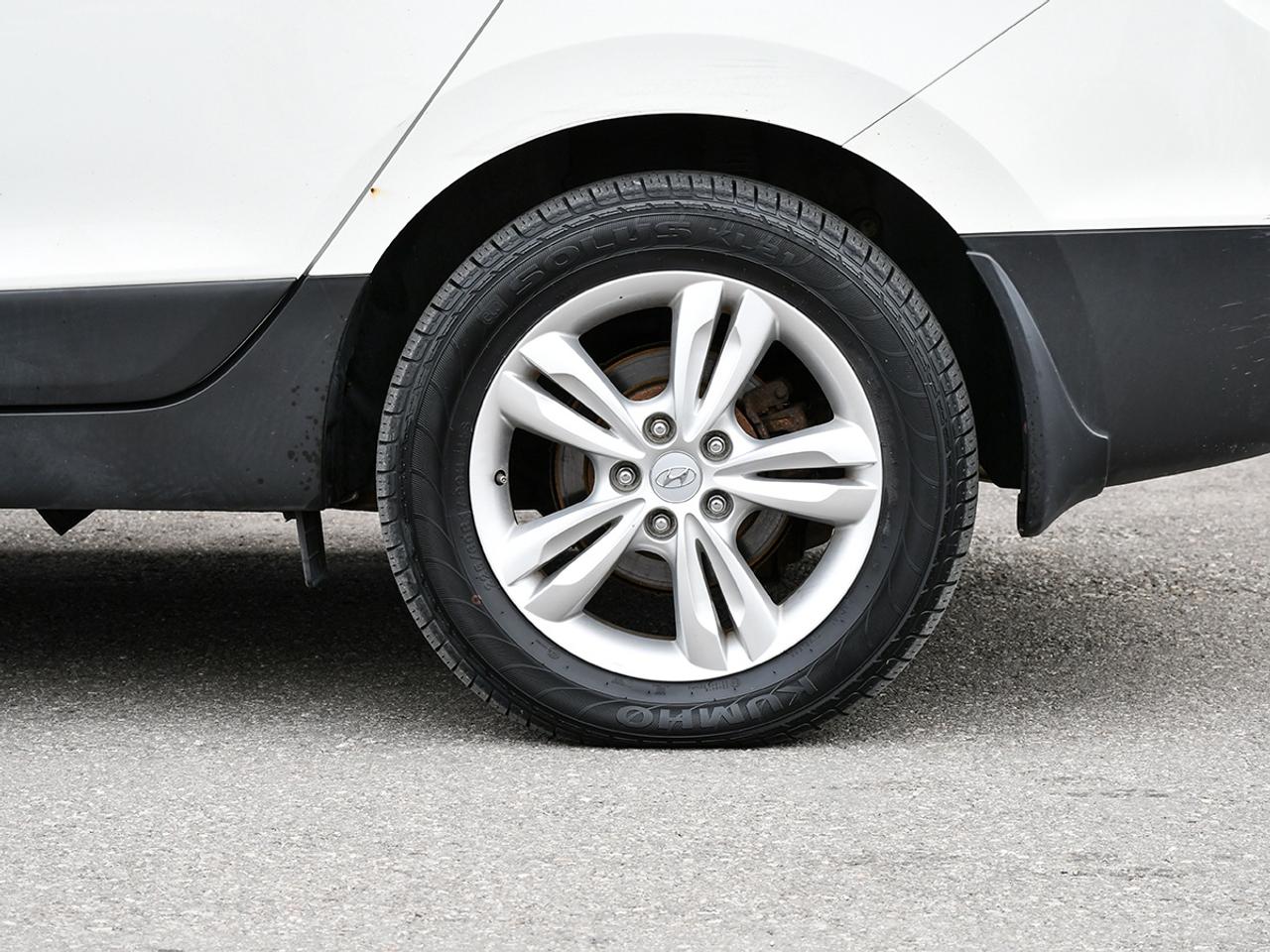 2011 Hyundai Tucson AWD   GLS   1 OWNER   CLEAN CARFAX   SOLD ASIS Photo4