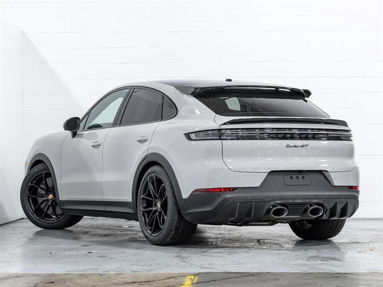 2025 Porsche Cayenne  Photo2