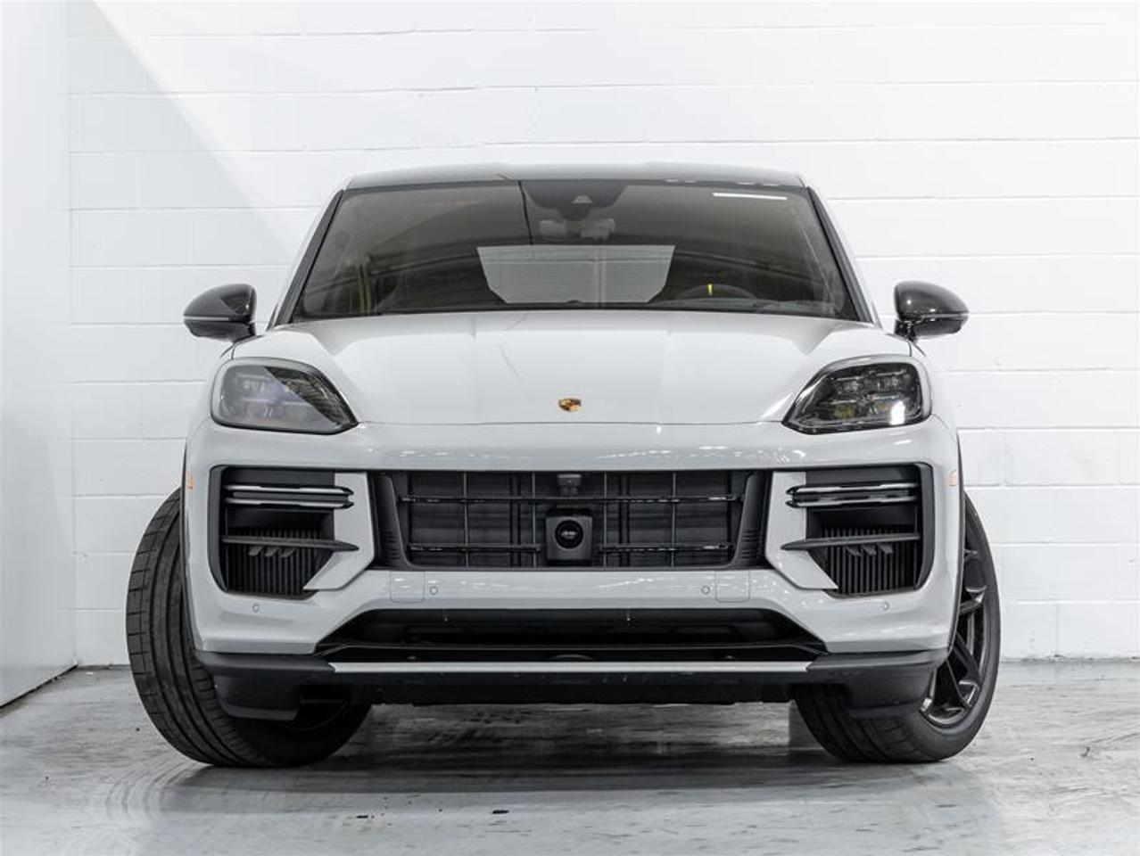 2025 Porsche Cayenne  Photo3