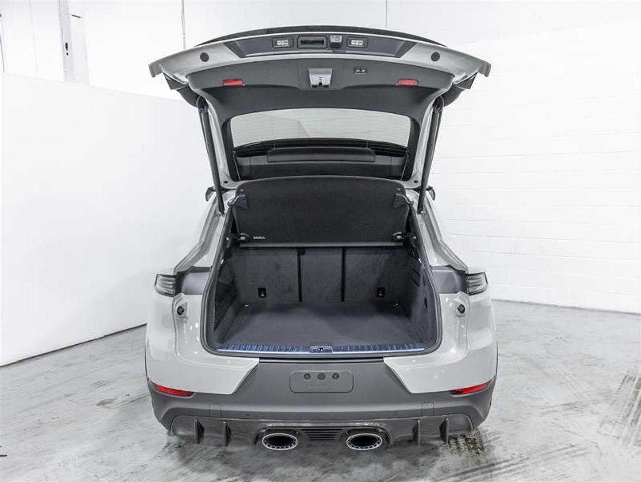 2025 Porsche Cayenne  Photo