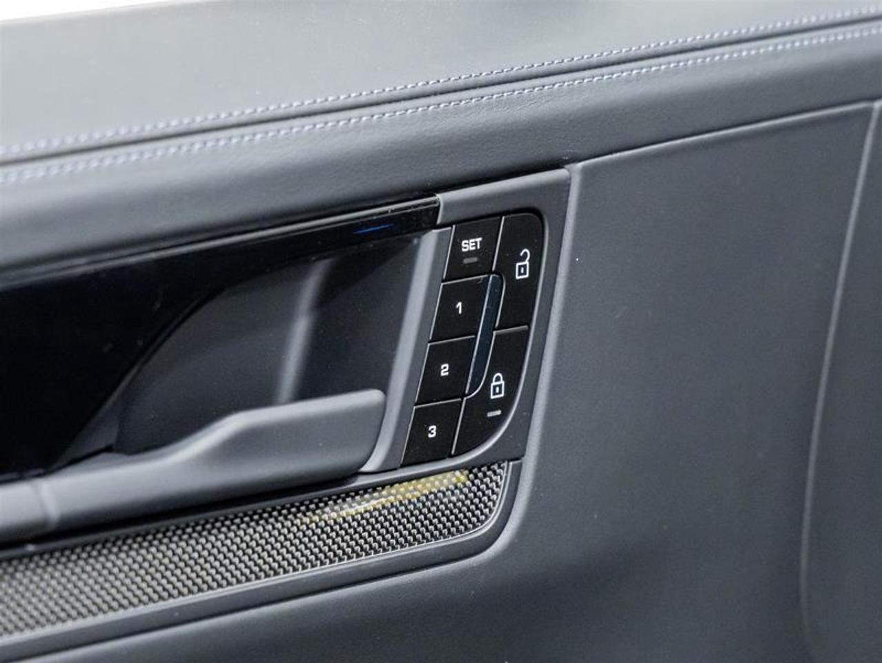 2025 Porsche Cayenne  Photo