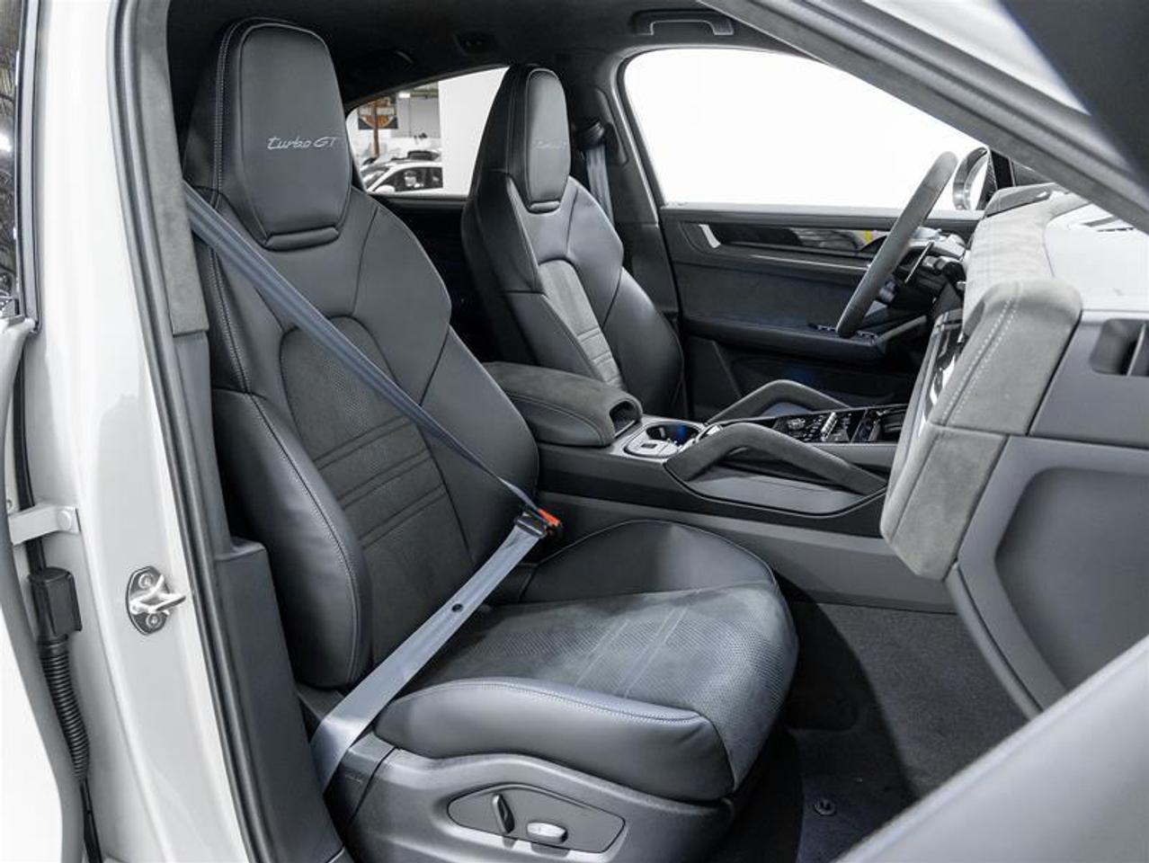 2025 Porsche Cayenne  Photo