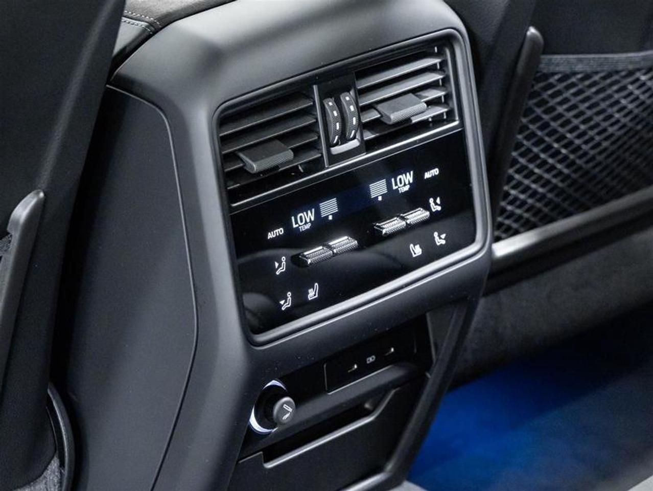 2025 Porsche Cayenne  Photo