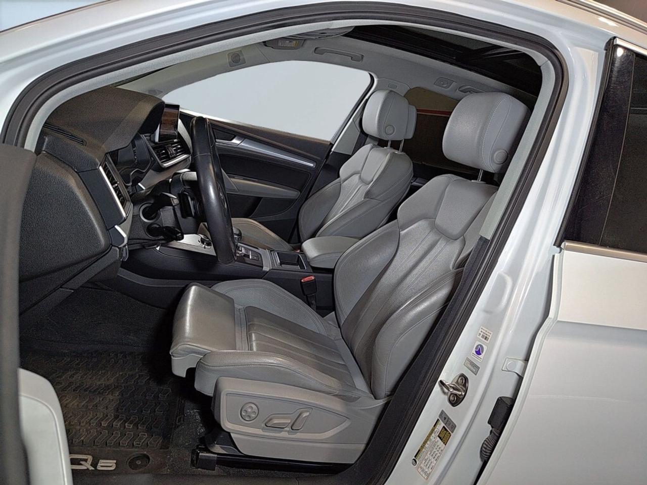 2019 Audi Q5 Technik quattro   Pano Roof   Virtual Cockpit   36 Photo