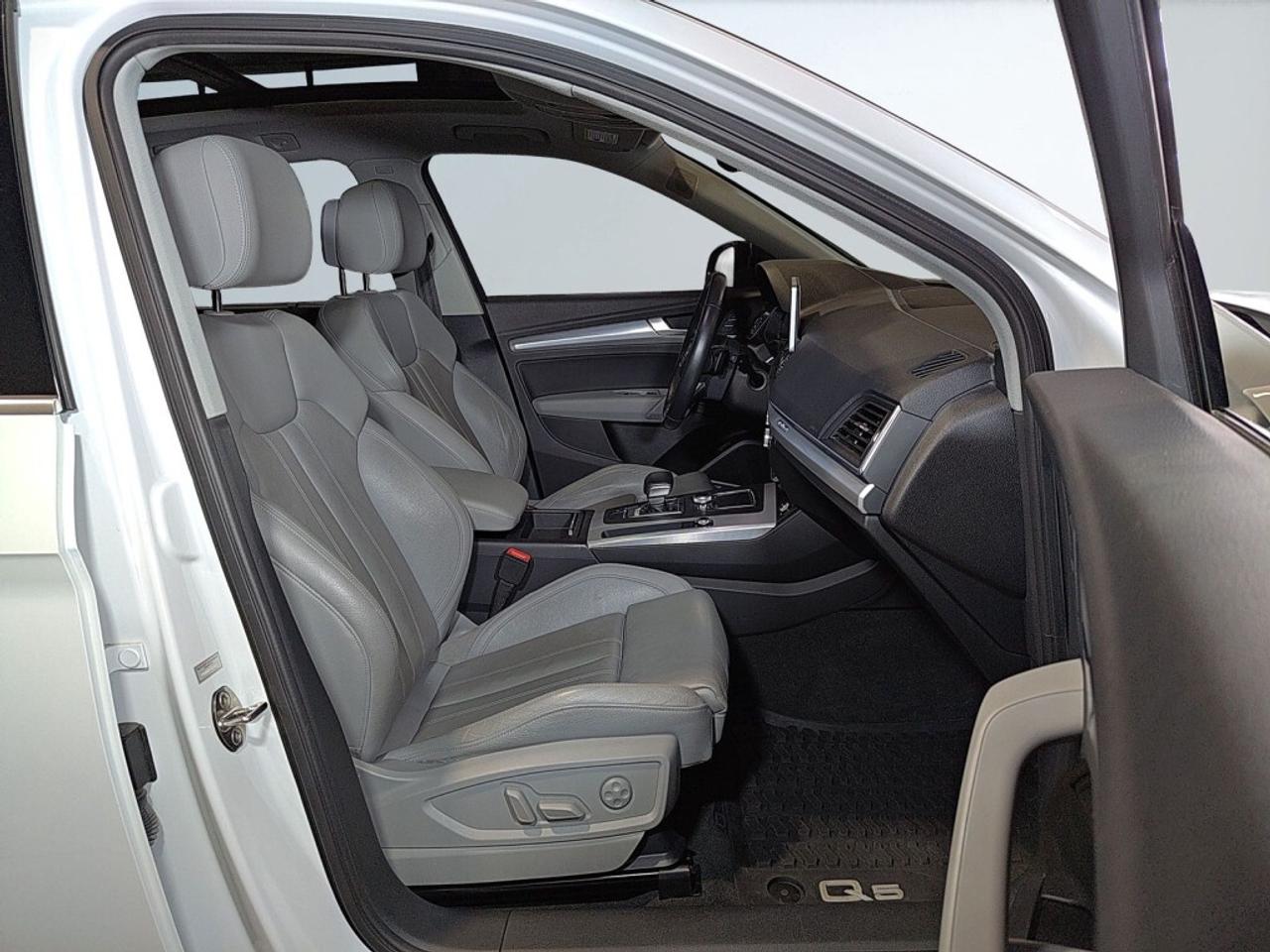 2019 Audi Q5 Technik quattro   Pano Roof   Virtual Cockpit   36 Photo