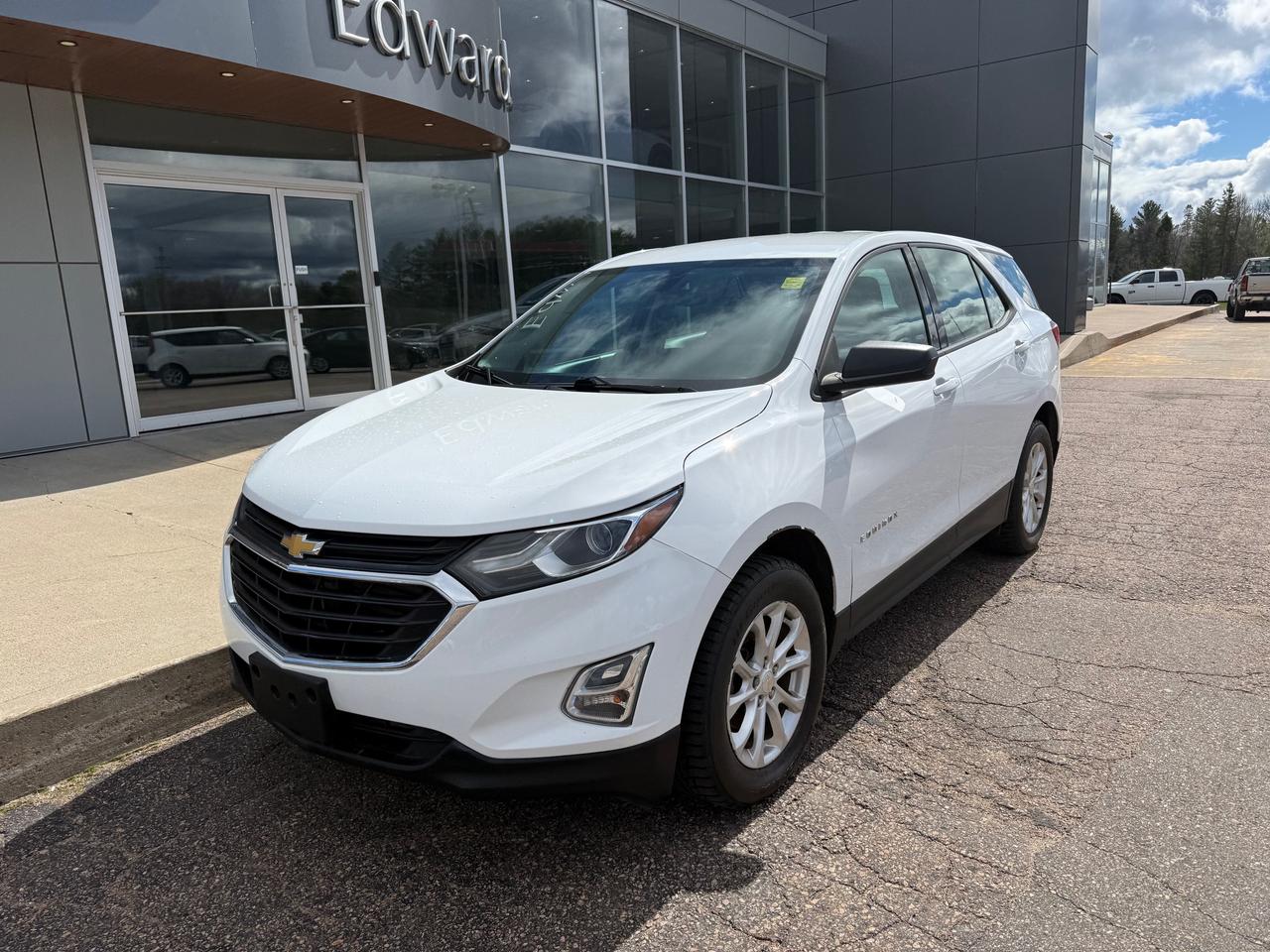 2018 Chevrolet Equinox LS Front-Wheel Drive Photo3