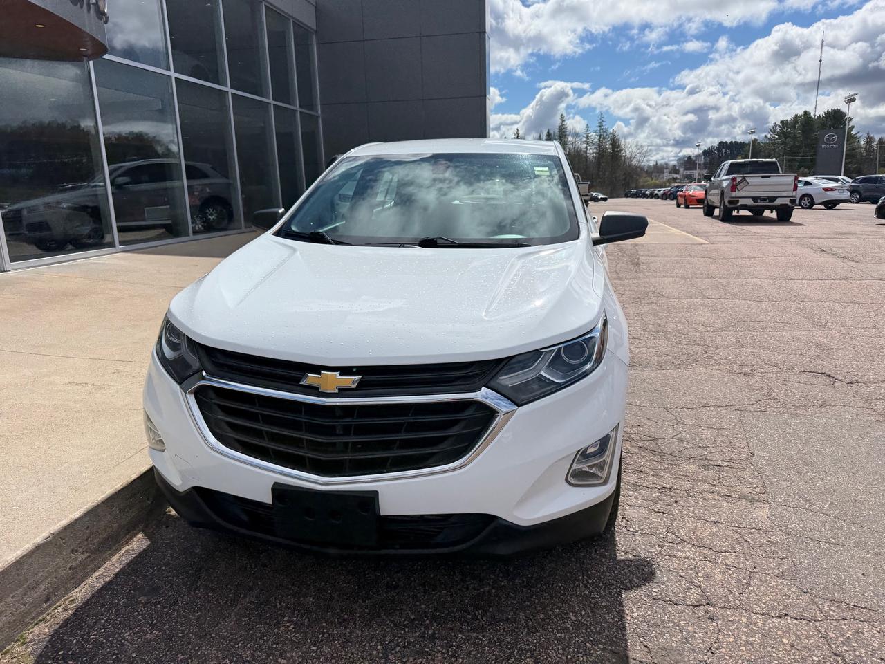 2018 Chevrolet Equinox LS Front-Wheel Drive Photo4