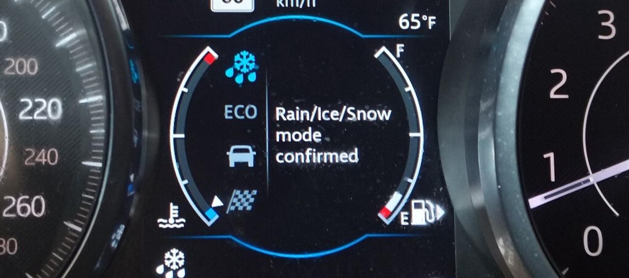 2019 Jaguar E-Pace P300 R-Dynamic SE   AWD   Clean Carfax   Leather Photo