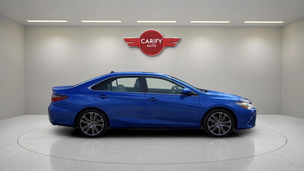 2016 Toyota Camry SE Photo3
