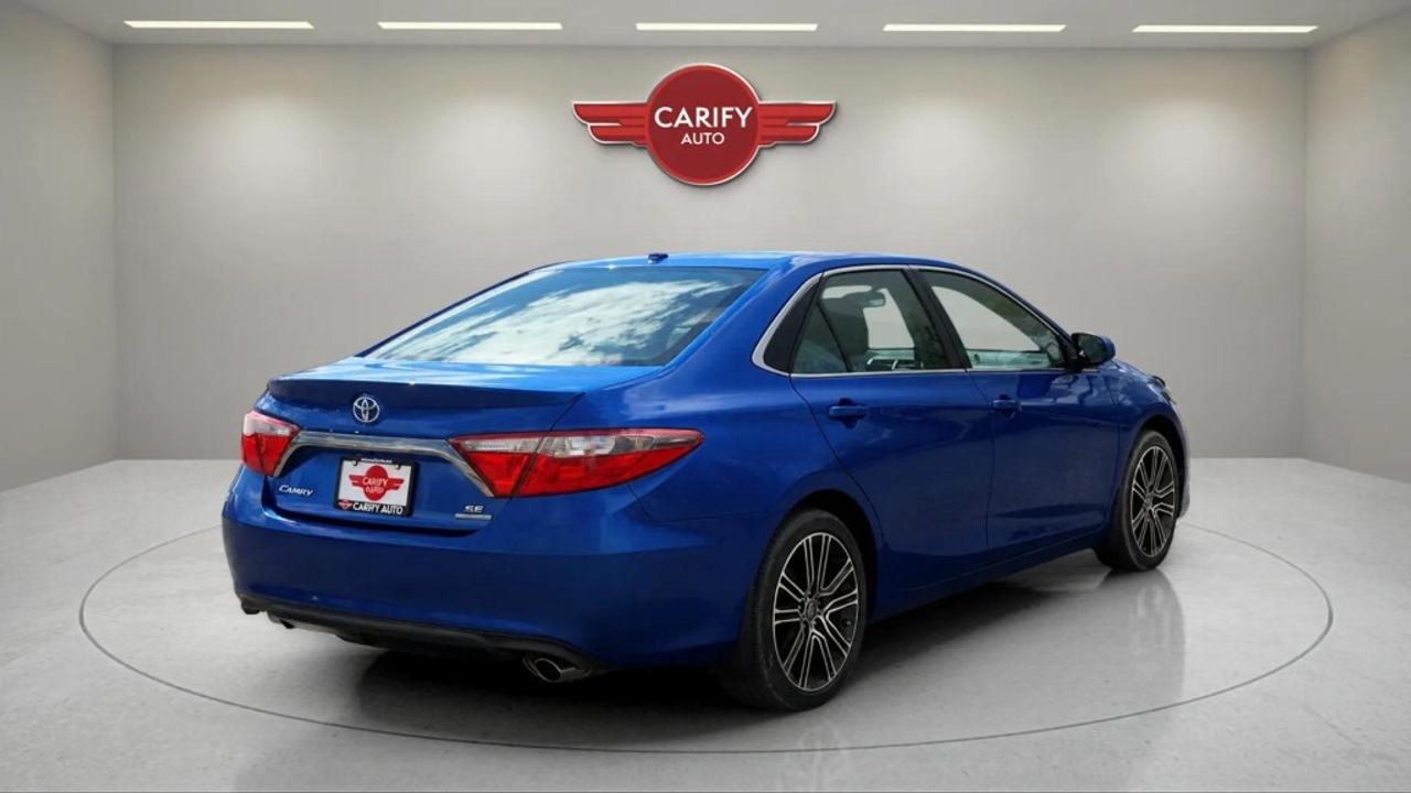 2016 Toyota Camry SE Photo