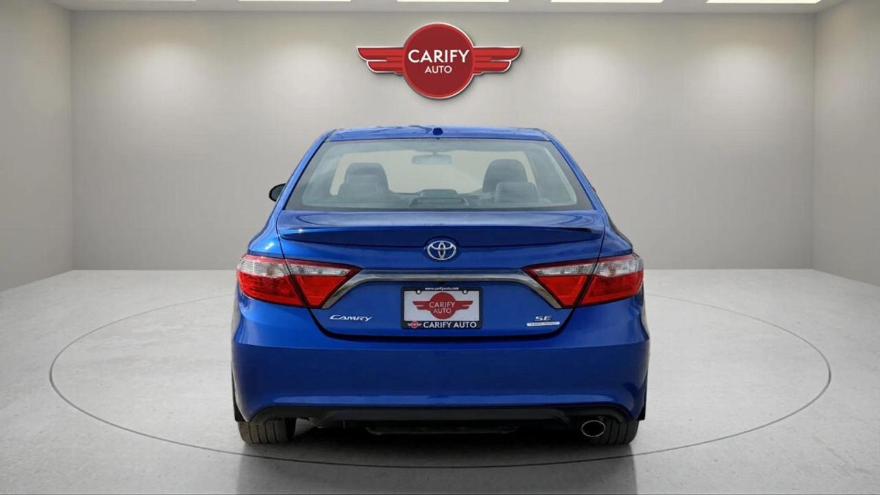 2016 Toyota Camry SE Photo