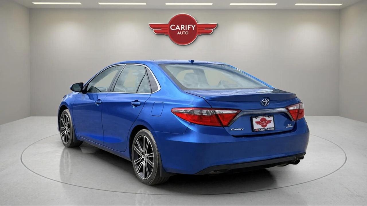 2016 Toyota Camry SE Photo