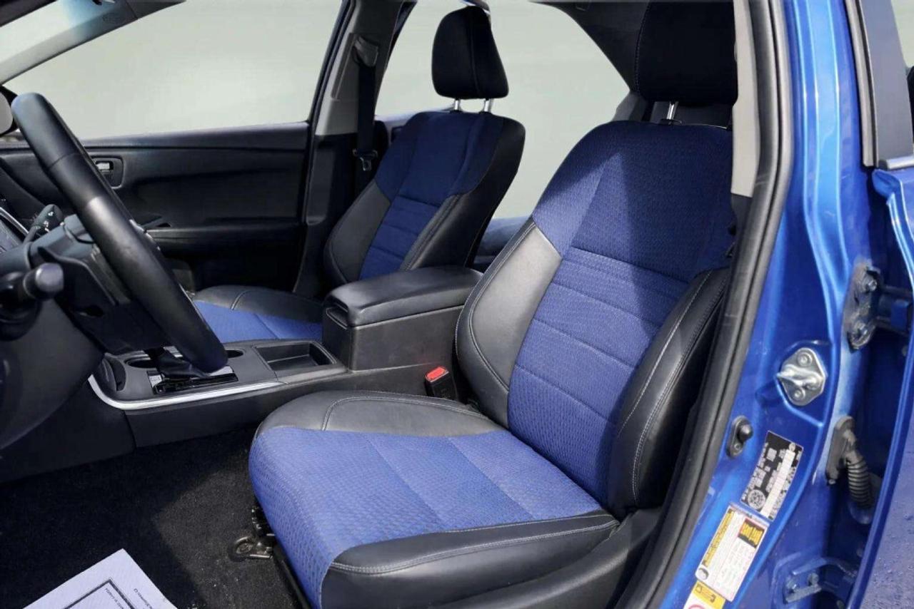 2016 Toyota Camry SE Photo