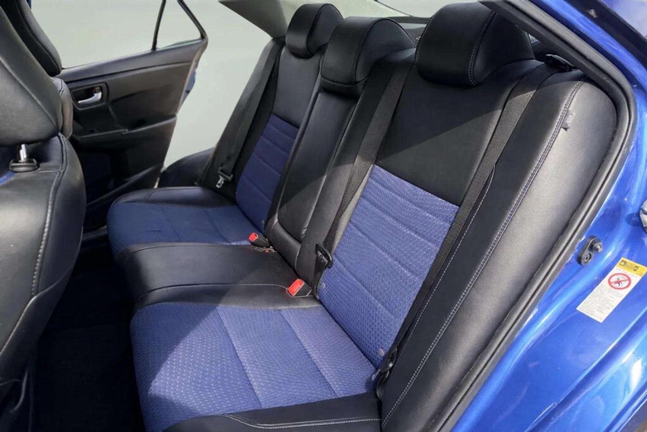 2016 Toyota Camry SE Photo