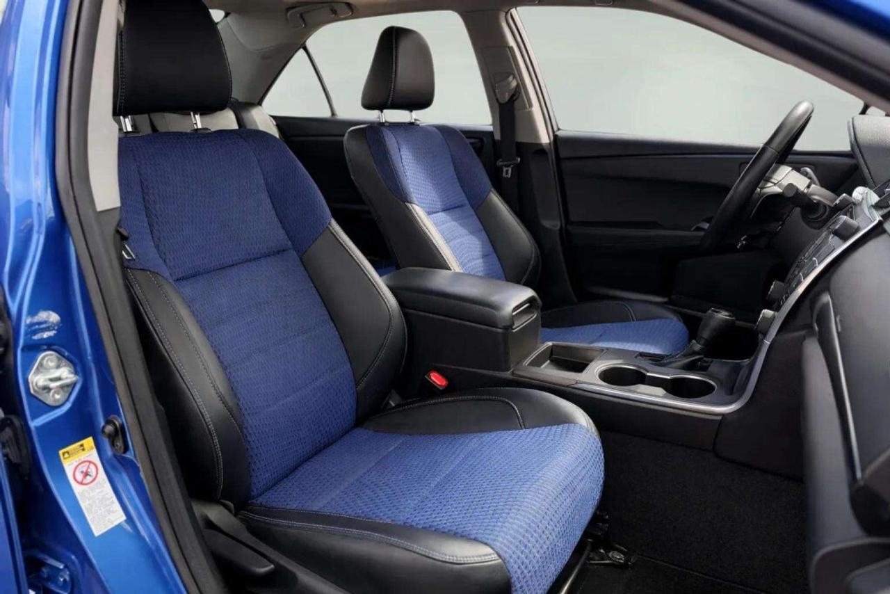 2016 Toyota Camry SE Photo