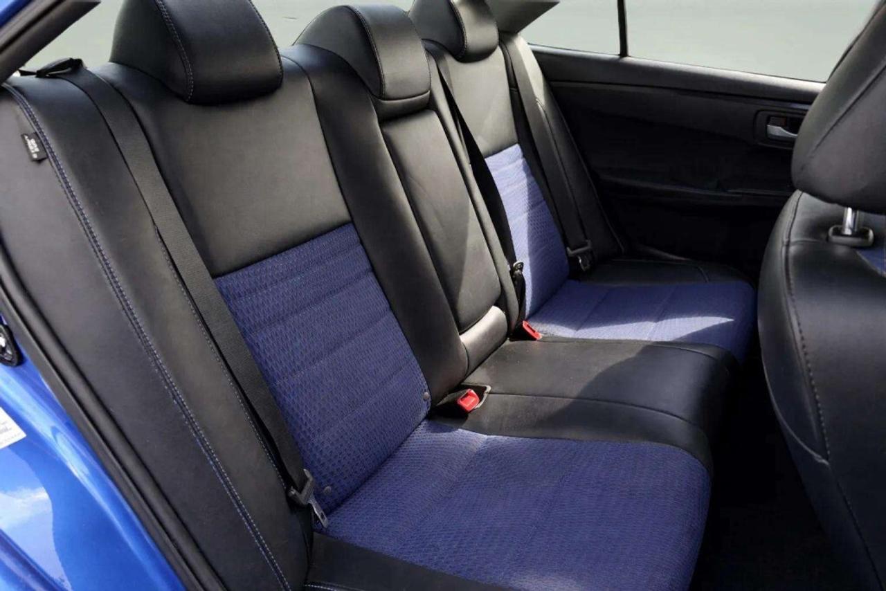 2016 Toyota Camry SE Photo