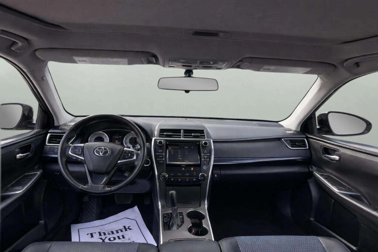 2016 Toyota Camry SE Photo
