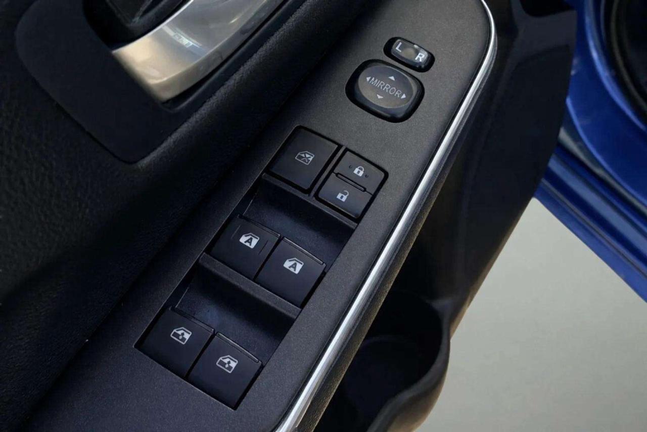 2016 Toyota Camry SE Photo