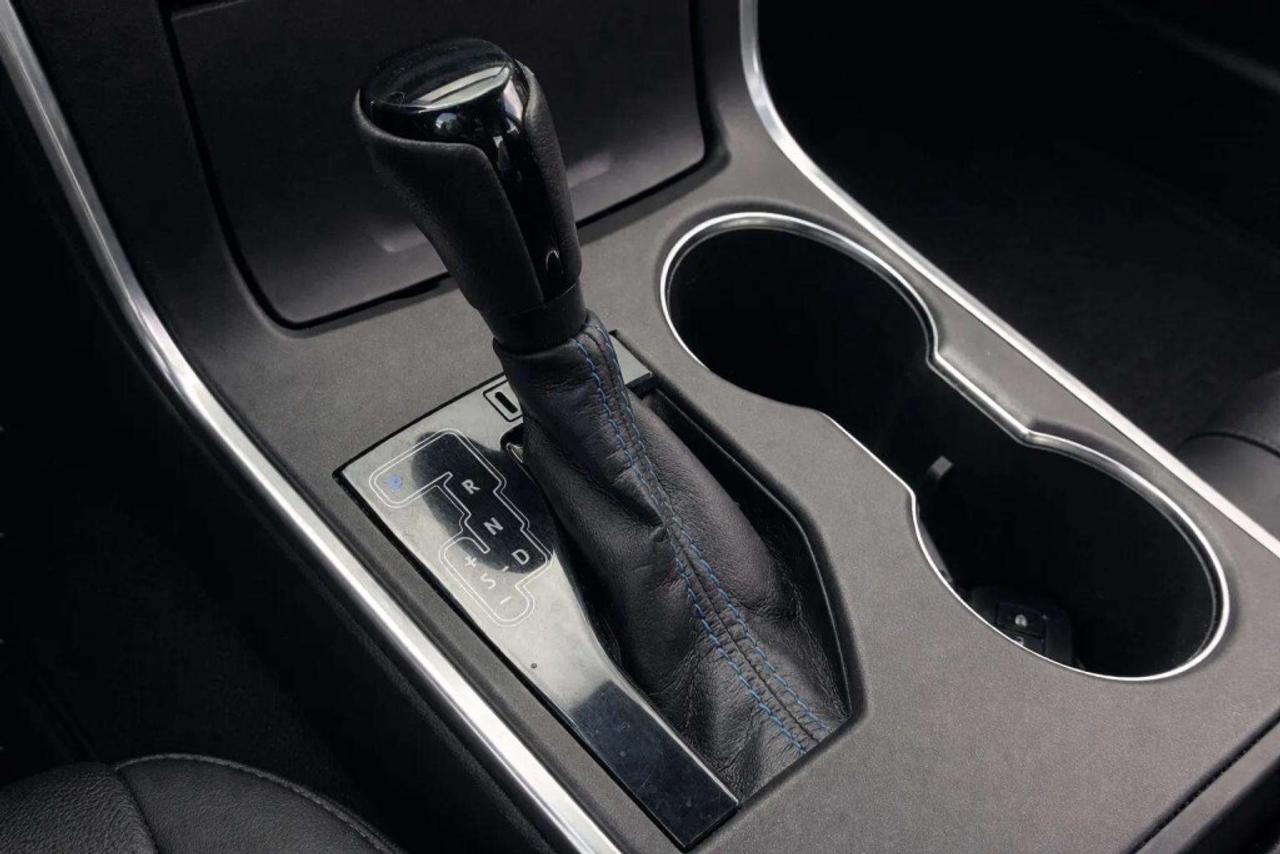 2016 Toyota Camry SE Photo