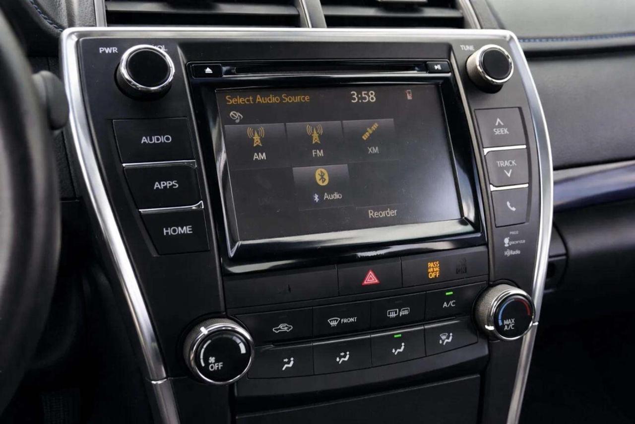 2016 Toyota Camry SE Photo