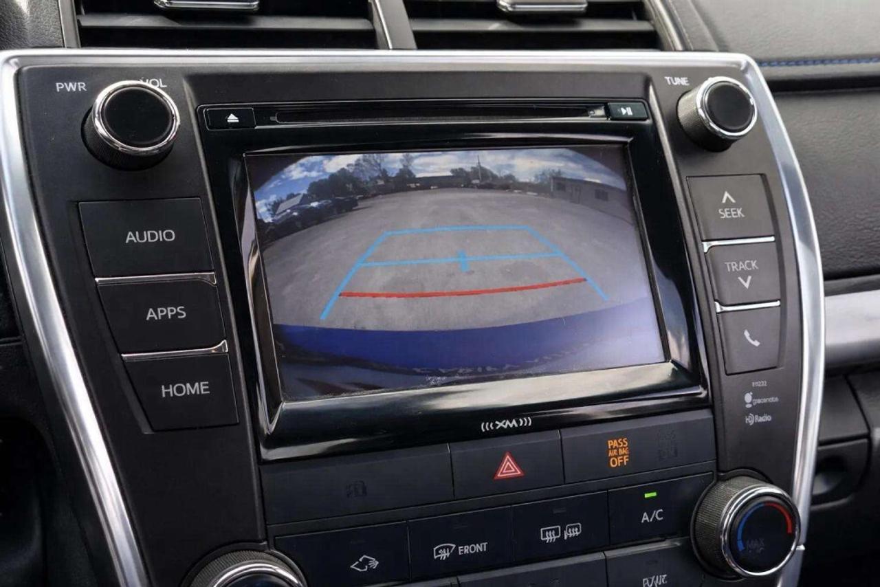 2016 Toyota Camry SE Photo