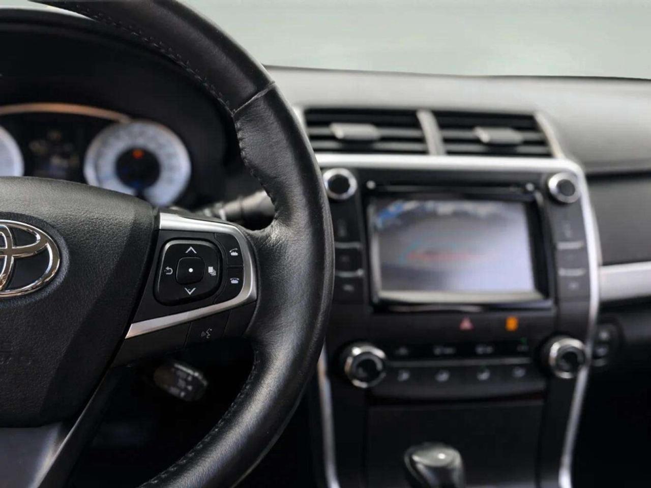 2016 Toyota Camry SE Photo