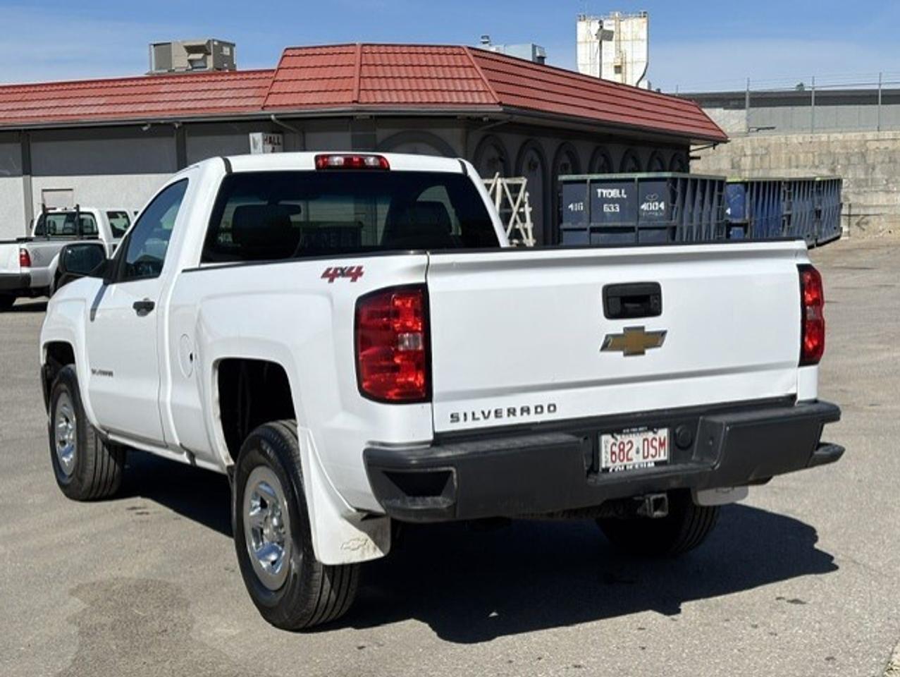 2017 Chevrolet Silverado 1500 4WD REGULAR CAB **SHORT BOX** CERTIFIED-WE FINANCE Photo2