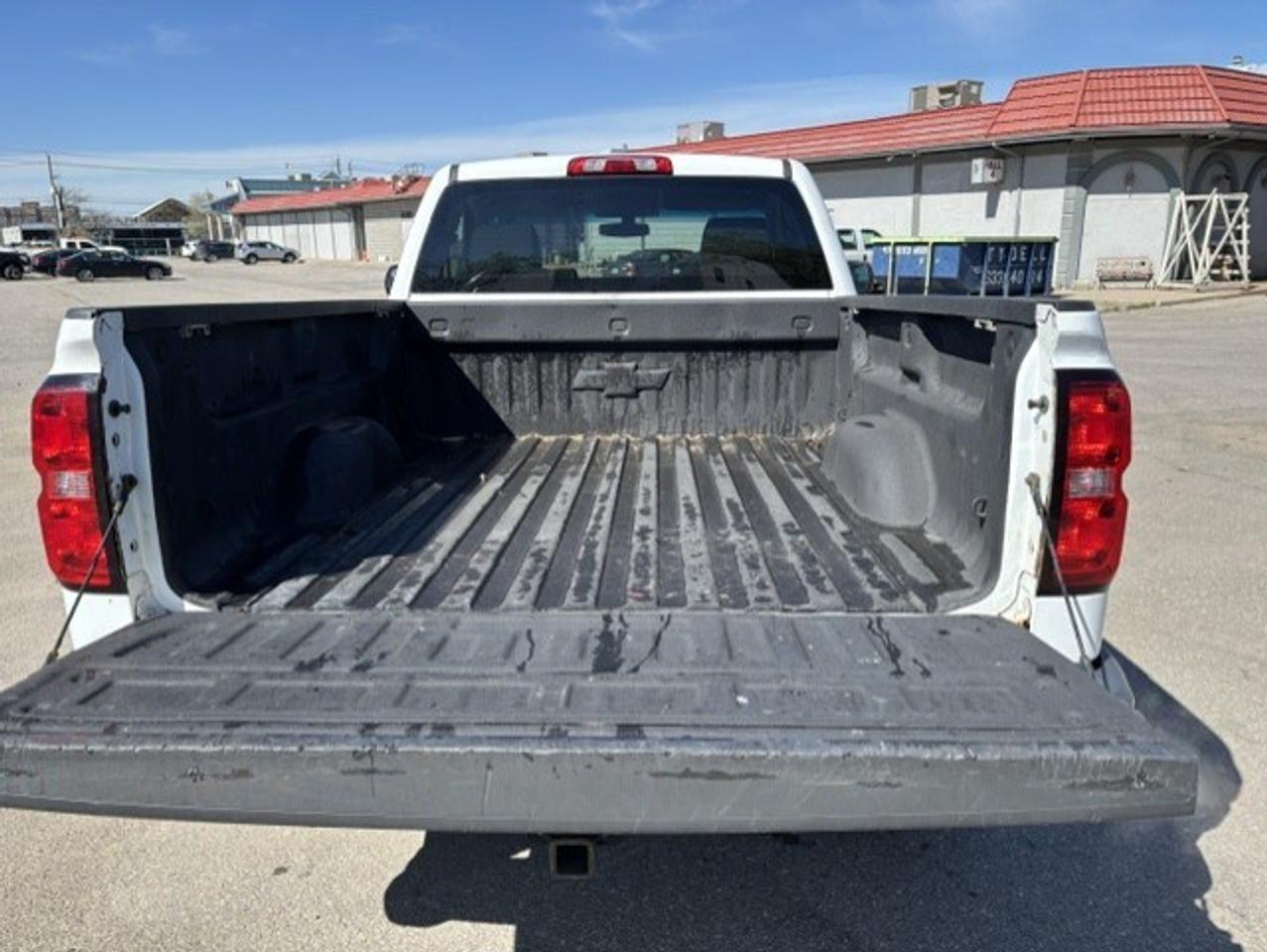 2017 Chevrolet Silverado 1500 4WD REGULAR CAB **SHORT BOX** CERTIFIED-WE FINANCE Photo4