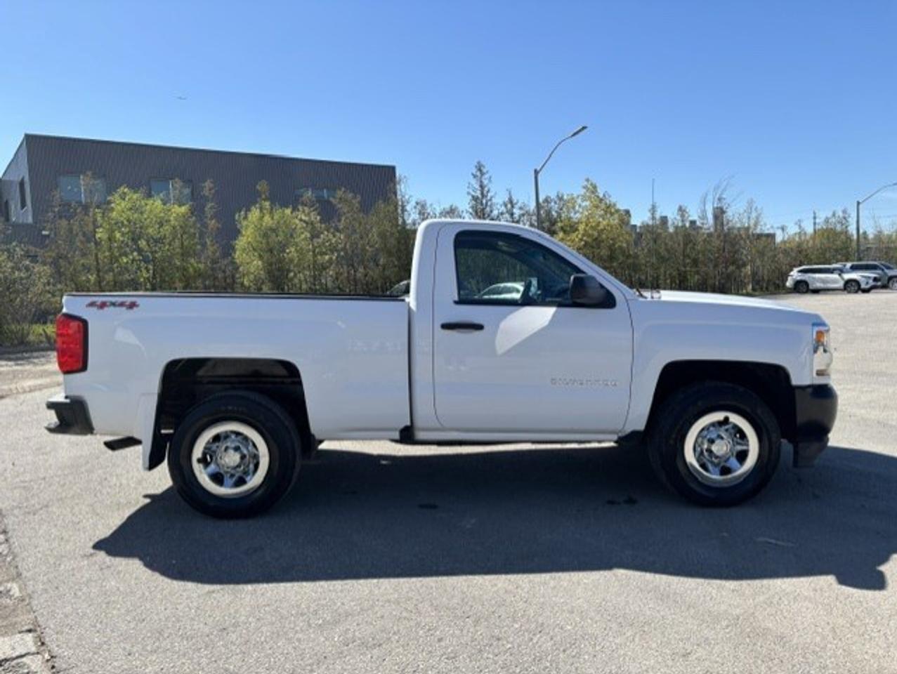 2017 Chevrolet Silverado 1500 4WD REGULAR CAB **SHORT BOX** CERTIFIED-WE FINANCE Photo