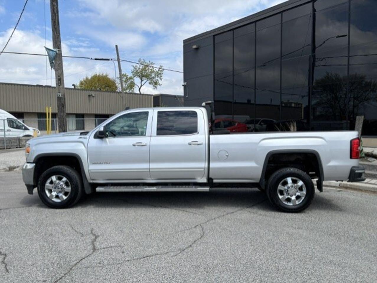 2018 GMC SIERRA 2500HD SLE Z71 4WD-6.6L-DURAMAX DIESEL-CREW CAB-LONG BOX Photo