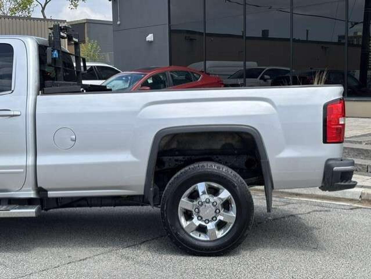 2018 GMC SIERRA 2500HD SLE Z71 4WD-6.6L-DURAMAX DIESEL-CREW CAB-LONG BOX Photo2