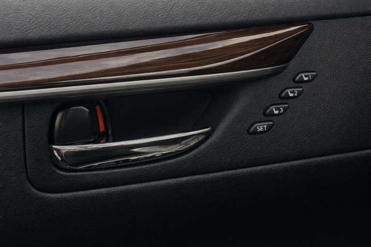 2016 Lexus ES 350 Base Sedan Automatic Photo