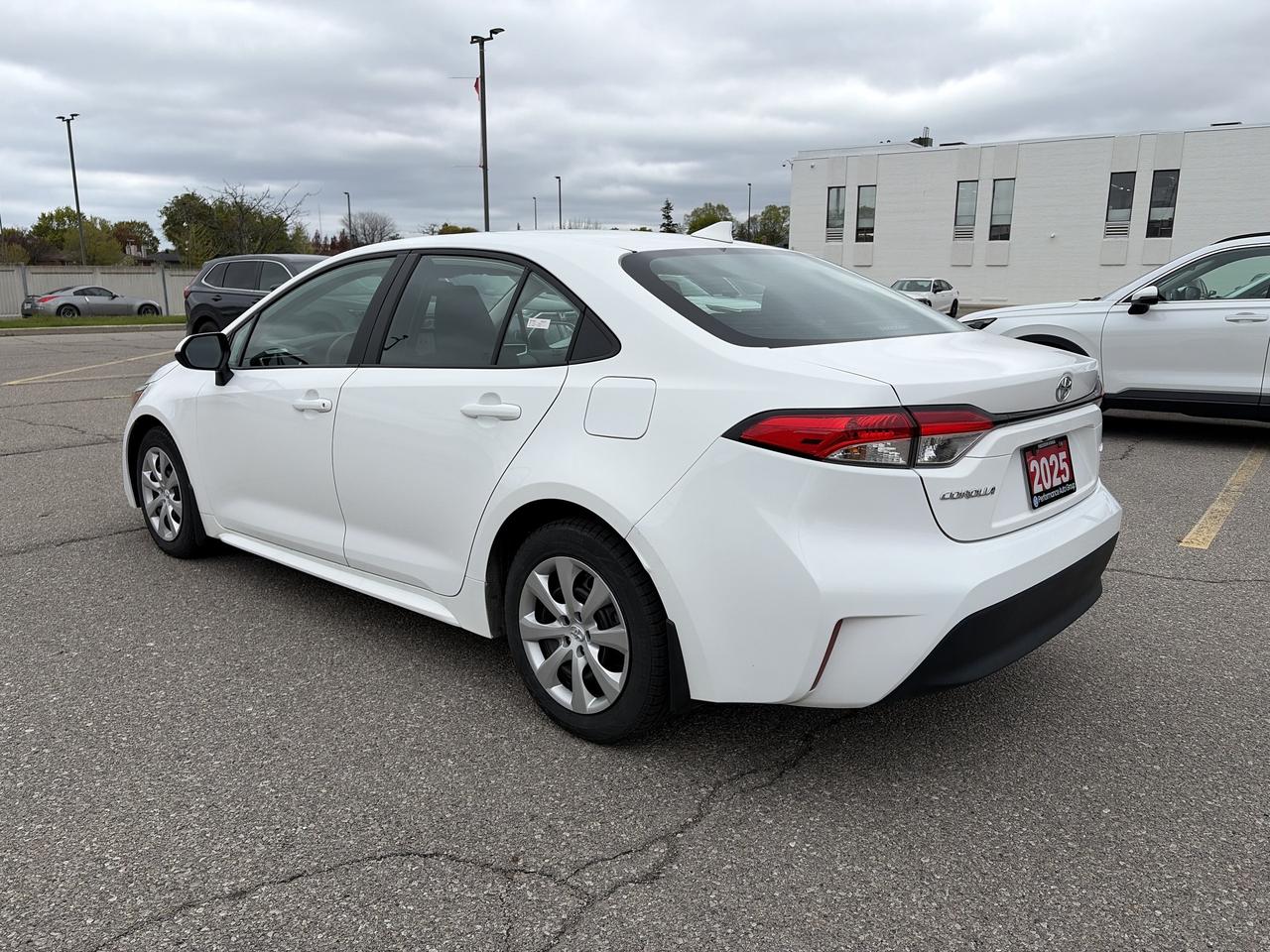 2025 Toyota Corolla LE Photo2