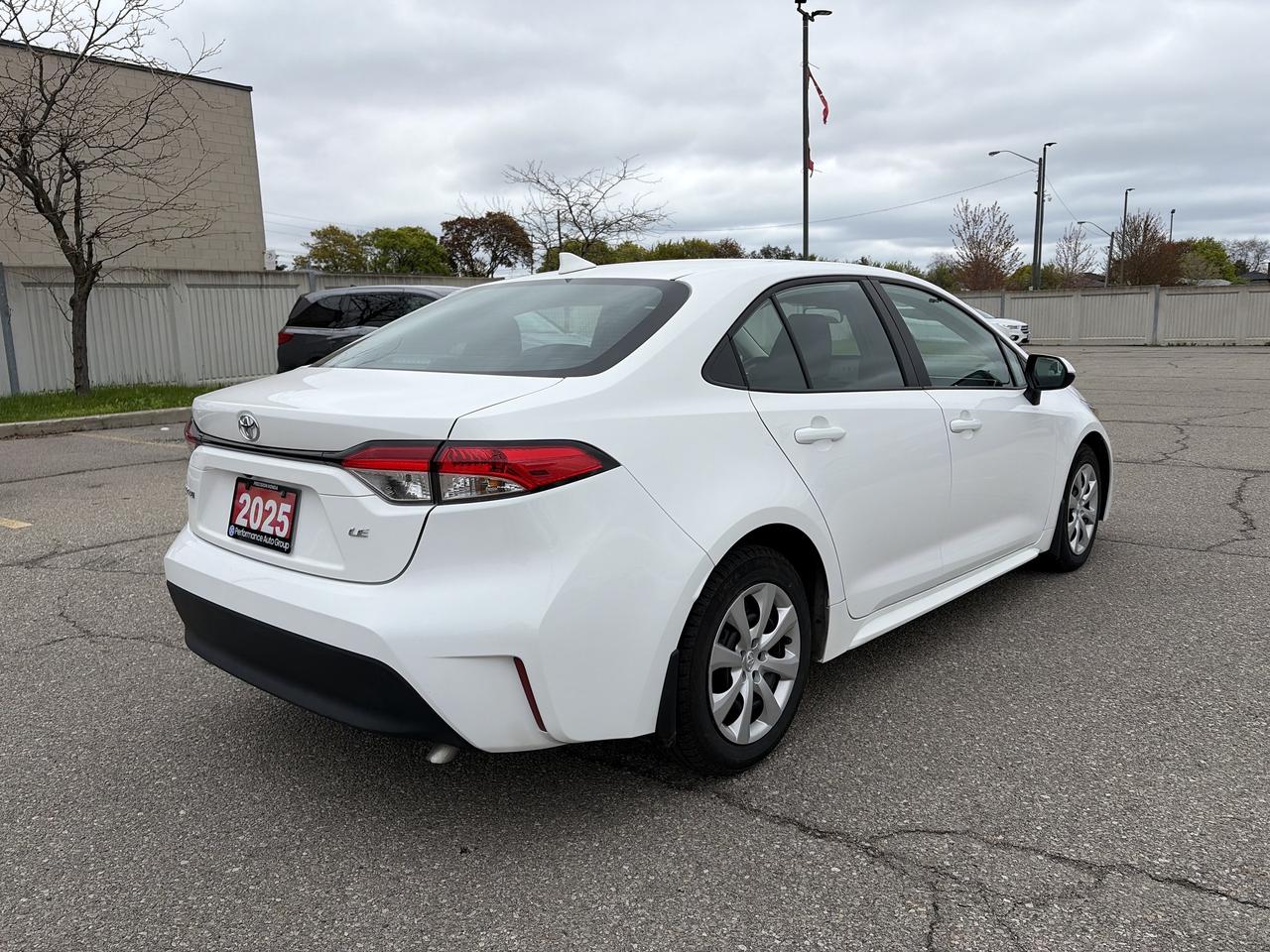 2025 Toyota Corolla LE Photo