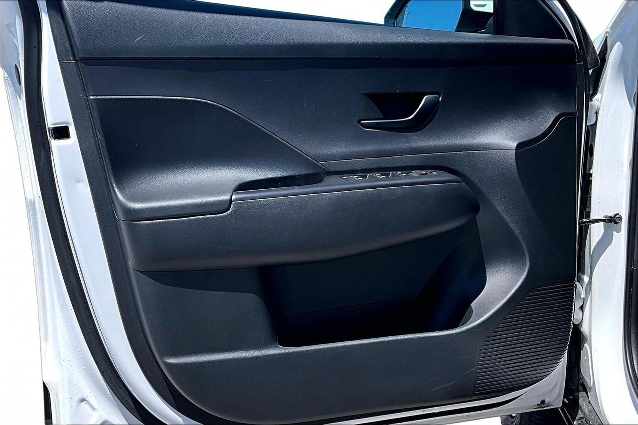 2024 Hyundai KONA PREFERRED AWD   EFFICIENT SUV   NO ACCIDENTS Photo